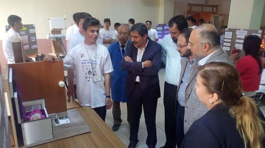 Sandıklı’da Tübitak 4006 Bilim Fuarı Düzenlendi