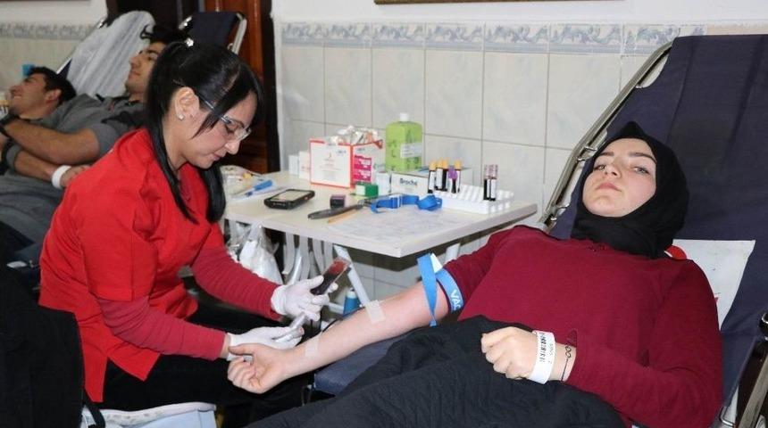 Nevşehir&rsquo;de Lise &Ouml;ğrencileri Ve &Ouml;ğretmenlerinden Mehmet&ccedil;ik İ&ccedil;in Kan Bağışı