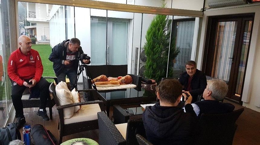 Şenol G&uuml;neş Konuşmayı Yarıda Kesip Maratona Koştu