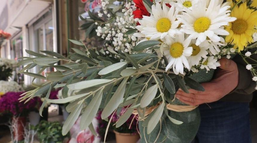 Sevgililer G&uuml;n&uuml; &Ccedil;i&ccedil;eklerine &Ouml;zel Zeytin Dalı S&uuml;s&uuml;