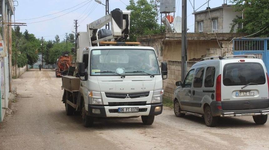 Yavuzeli’ne Düşen Yıldırım 6 Evi Elektriksiz Bıraktı