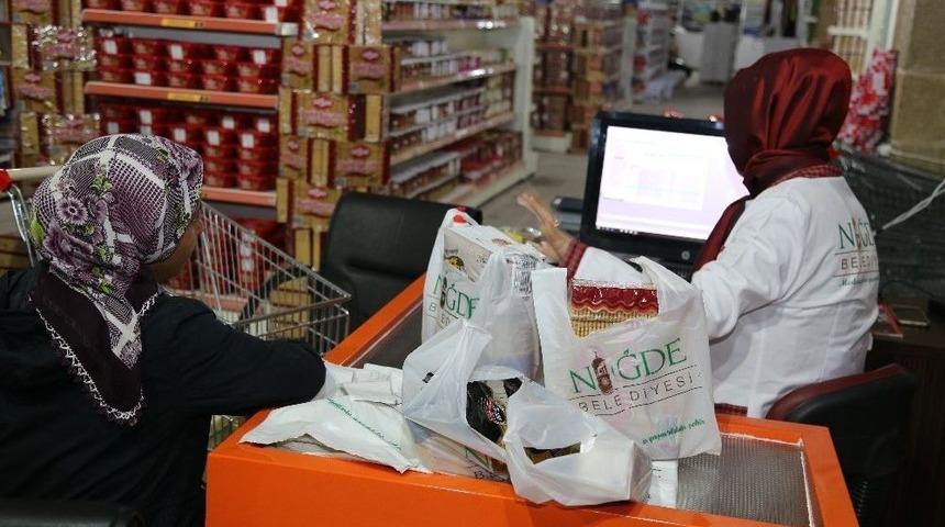 G&ouml;n&uuml;l Kapısı, İhtiya&ccedil; Sahiplerine Destek Sağlıyor