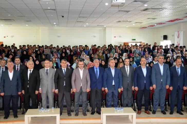 Adilcevaz’da “bilinçli Aile, Duyarlı Gençlik” Konferansı G2