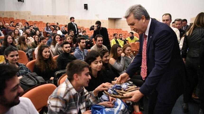 Hoca İle Öğrenci Arasındaki Duvar Ege’de Kalkıyor