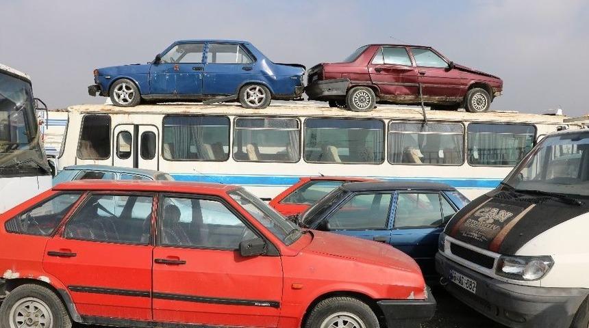 Servet Değerindeki Ara&ccedil;lar Otoparkta &Ccedil;&uuml;r&uuml;yor