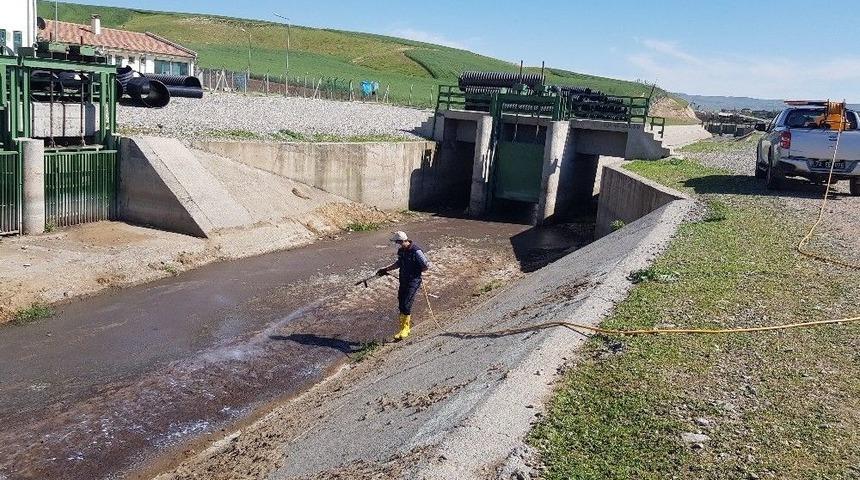 İluh Deresinde İlaçlama Çalışması