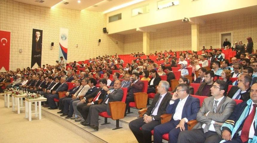 7 Aralık Üniversitesi’nde 54 Akademisyen Törenle Cübbe Giydi