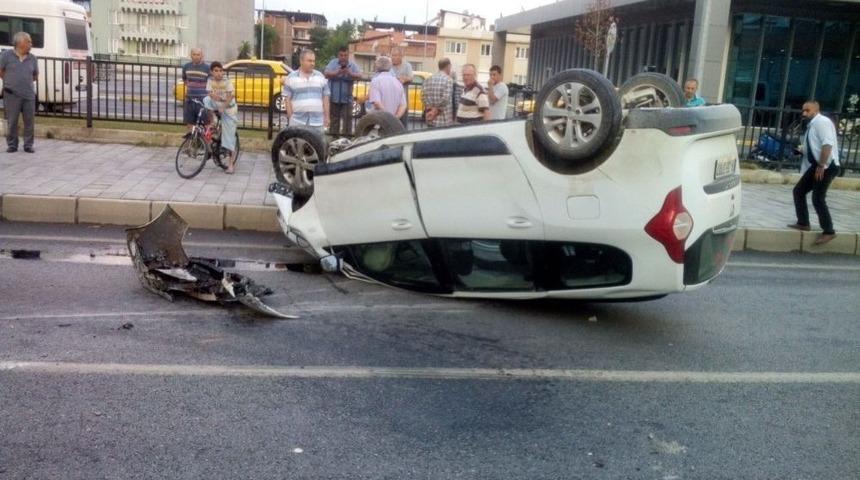&Ouml;n&uuml;ne &Ccedil;ıkan Araca &Ccedil;arpmamak İ&ccedil;in Kaza Yaptı
