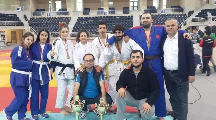 T&uuml;rkiye Judo Şampiyonası&rsquo;nda Zafer Nil&uuml;fer&rsquo;in