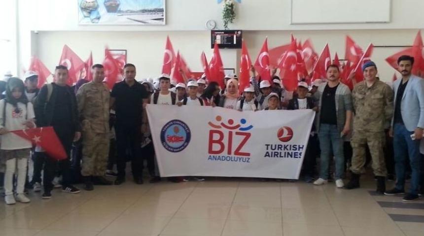 &Ouml;zalplı 194 &Ouml;ğrenci İzmir&rsquo;e Uğurlandı