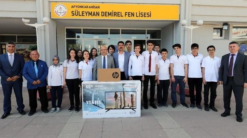 Afyonkarahisar Belediyesi&rsquo;nin &ldquo;her Okula, Bir Bilgisayar, Bir Televizyon&rdquo; Kampanyası Devam Ediyor