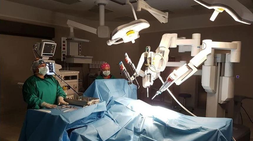 Adana Şehir Hastanesi ‘da Vinci’ İle Şifa Dağıtıyor