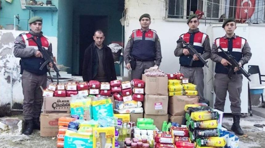 Girdikleri Bakkalda Su&ccedil;&uuml;st&uuml; Yakalanan Hırsızların Evi Market Gibi &Ccedil;ıktı