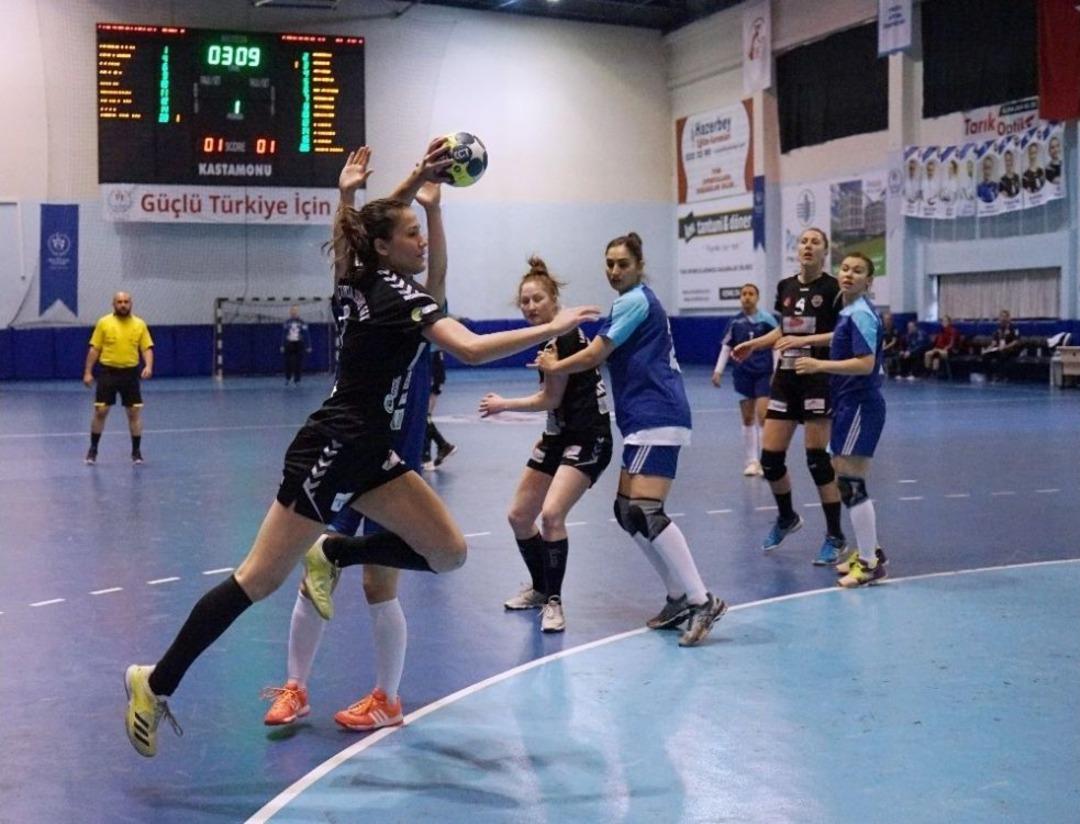 Hentbol Federasyonu, Atadığı Hakemleri Bilgilendirmeyi Unutunca Hakemler Ma&ccedil;a Gelmedi