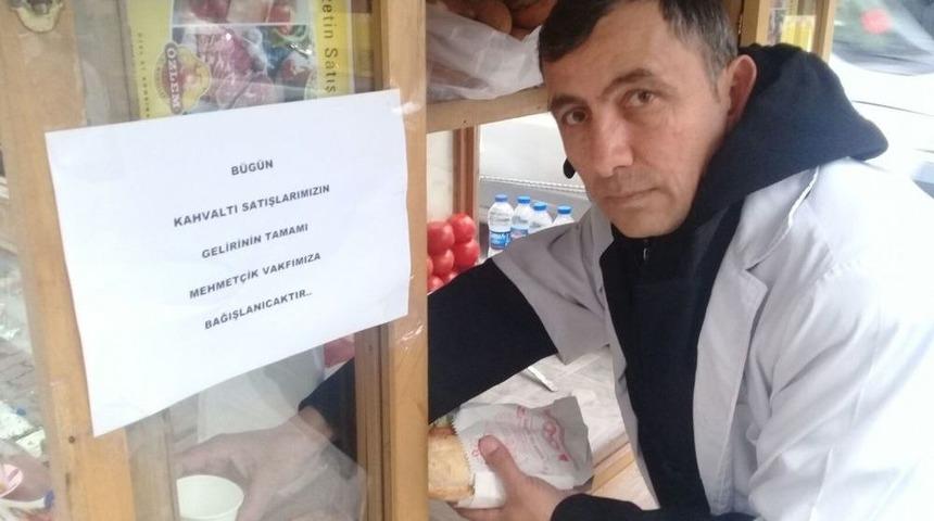 K&uuml;&ccedil;&uuml;k Esnaftan Mehmet&ccedil;iğe B&uuml;y&uuml;k Destek