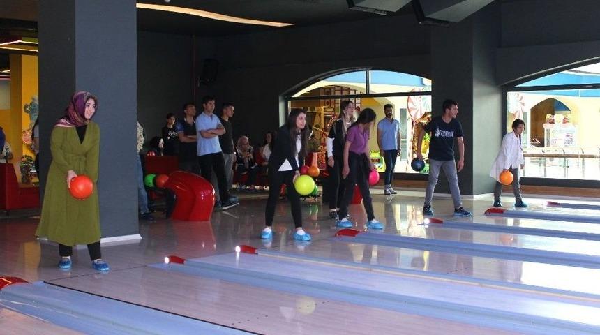 İşitme Engelliler Bowling Oynadı