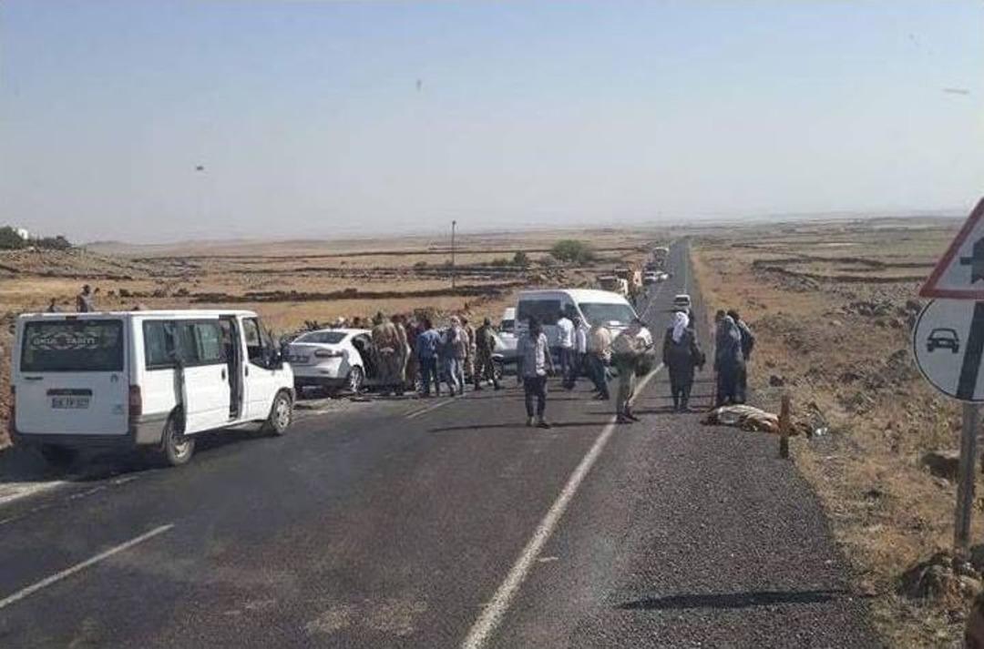 Şanlıurfa&rsquo;da Otomobiller &Ccedil;arpıştı: 3 &Ouml;l&uuml;, 2 Yaralı