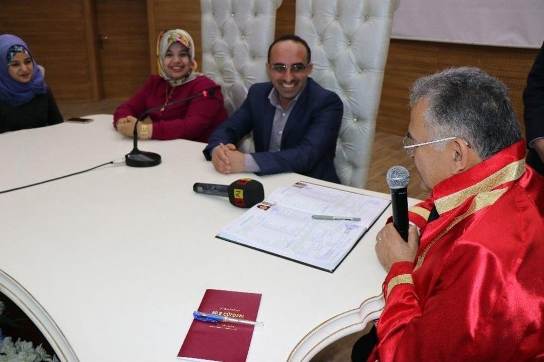 Nikah Dairelerinde &lsquo;14 Şubat&rsquo; Yoğunluğu