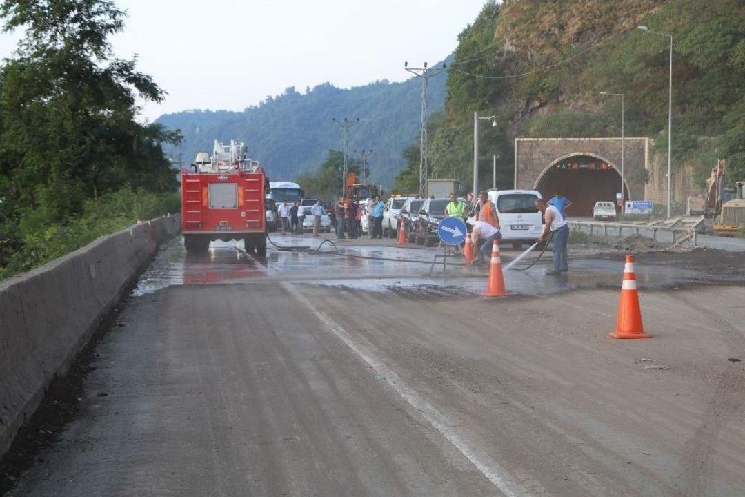 Artvin&rsquo;de Heyelan: 2&rsquo;si Asker 3 Yaralı