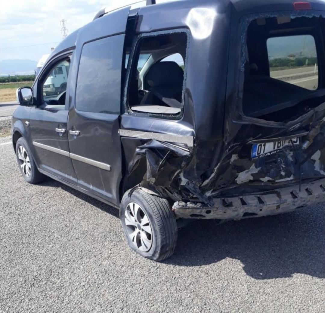 Adana&rsquo;da Trafik Kazası: 3&rsquo;&uuml; Ağır 7 Yaralı