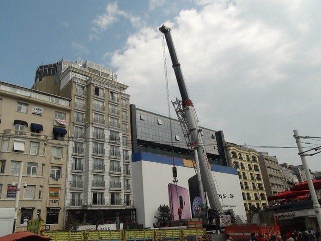 Taksim Meydanı’nda İlginç Görüntü