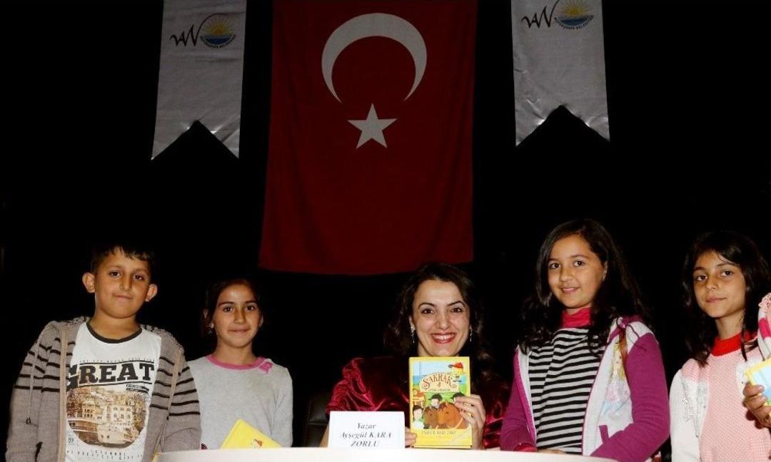 Yazar Ayşeg&uuml;l Kara Zorlu, Vanlı &Ccedil;ocuklarla Buluştu