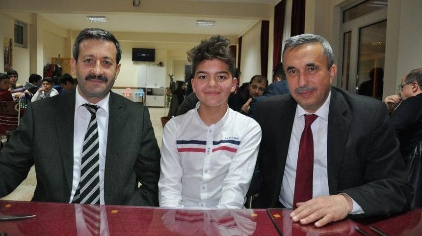 İmam Hatip Ortaokulu&rsquo;ndan Başarılı &Ouml;ğrencilere Yemek &Ouml;d&uuml;l&uuml;