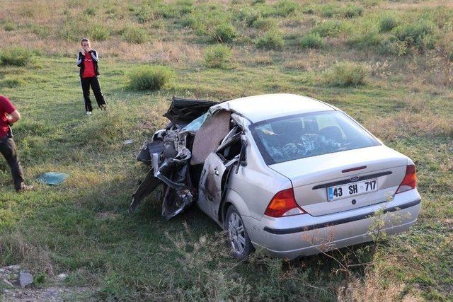 Kütahya’da Midibüs İle Otomobil Çarpıştı: 1 Ölü, 1 Yaralı