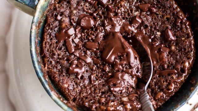 5 Dakikada Hazırlanan, Erimiş Çikolatalı Fincan Pastası.