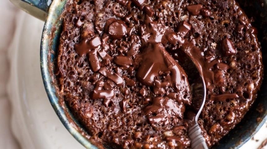 5 Dakikada Hazırlanan, Erimiş Çikolatalı Fincan Pastası.