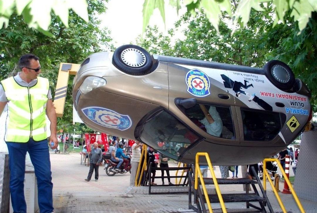 Kaza Anını Canlı Yaşayıp, Emniyet Kemerinin &Ouml;nemini &Ouml;ğrendiler