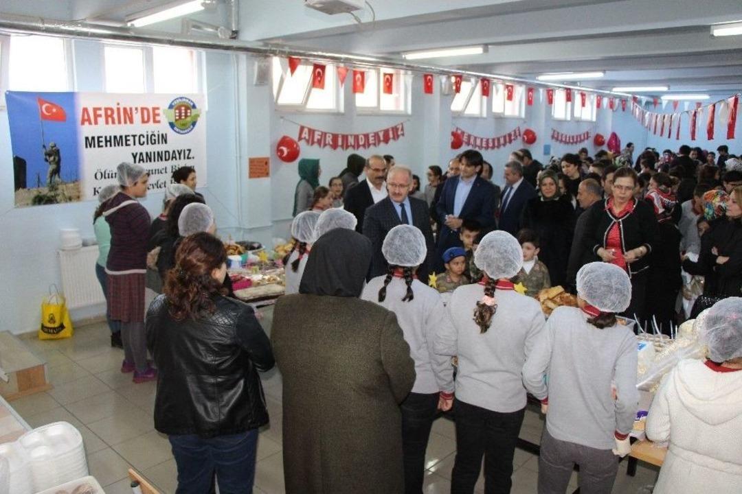 Amasyalı &Ouml;ğrencilerden Afrin&rsquo;deki Mehmet&ccedil;ik İ&ccedil;in Kermes