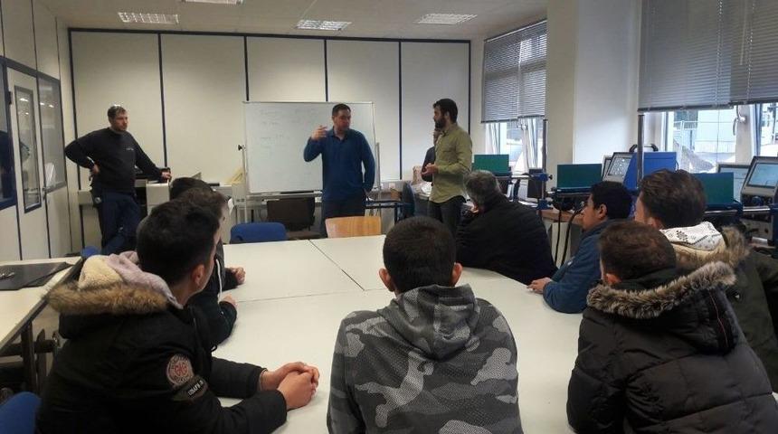 Boz&uuml;y&uuml;k Mesleki Ve Teknik Anadolu Lisesi Avrupa&rsquo;yı Mesken Tuttu