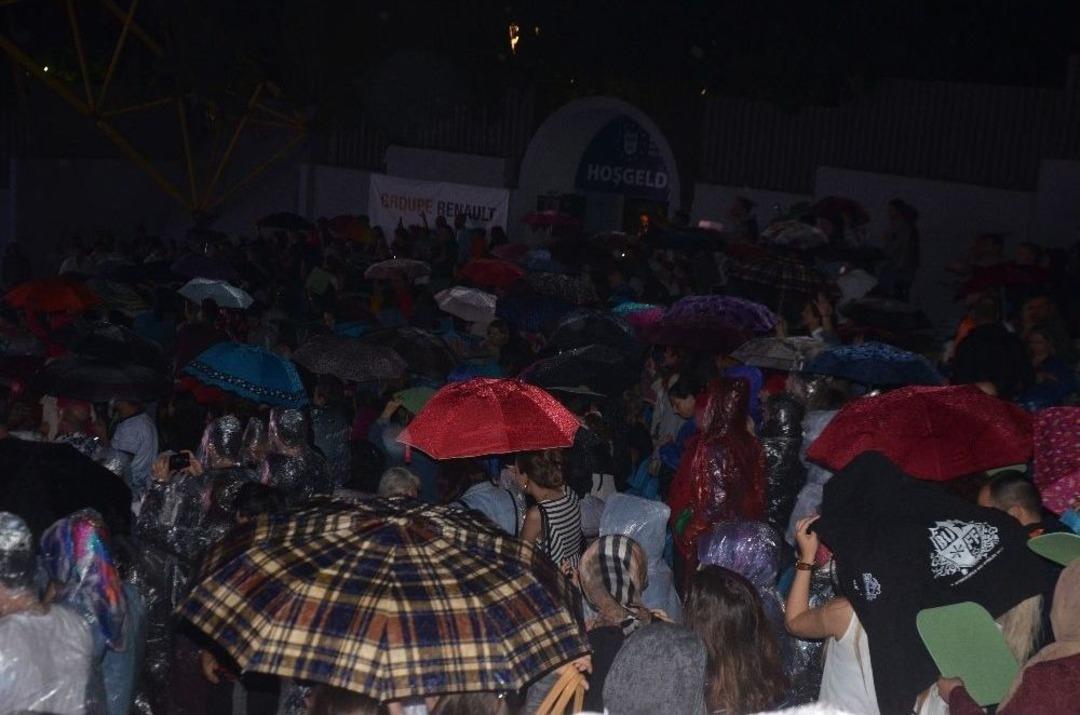 Sertap Erener Konserine Sağanak S&uuml;rprizi