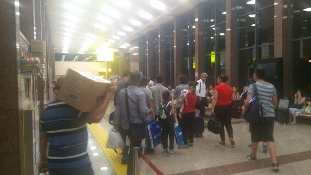 Aşırı Yağış Sebebiyle İstanbul’a İnemeyen Uçaklar Bursa’ya İndi 1