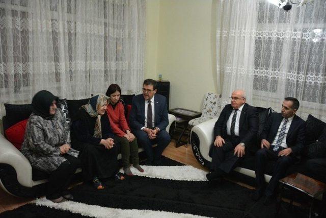 Bakan Yılmaz Tarafından G&ouml;nderilen Emanetler Şehit Ailesine Teslim Edildi 2