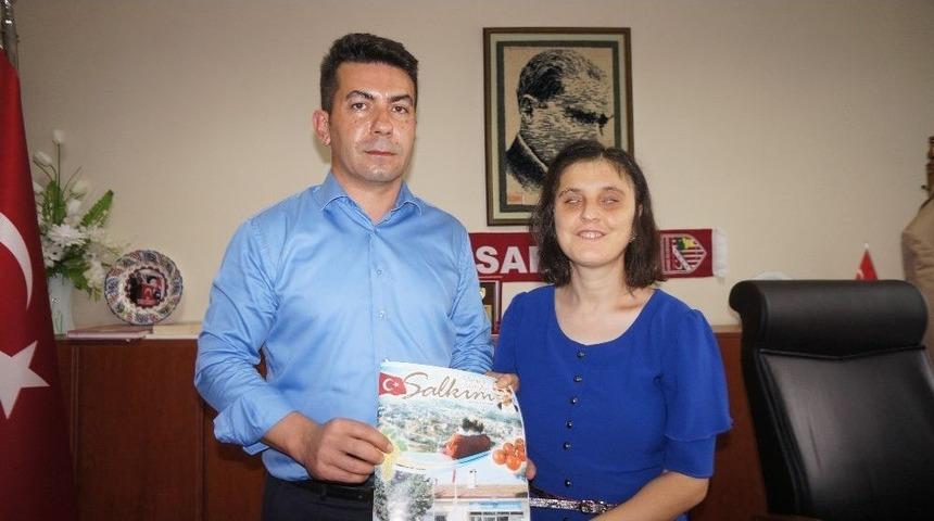 G&ouml;rme Engelli &Ouml;ğretmen &Ccedil;ocuklara Işık Oldu