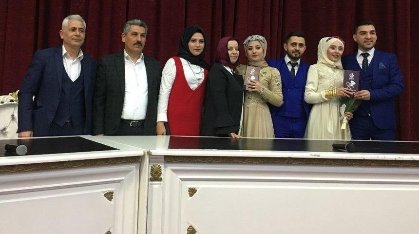 5 Dakikada Bir Nikah