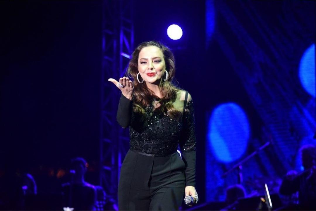 Ebru G&uuml;ndeş Alanyalı Hayranlarını Coşturdu