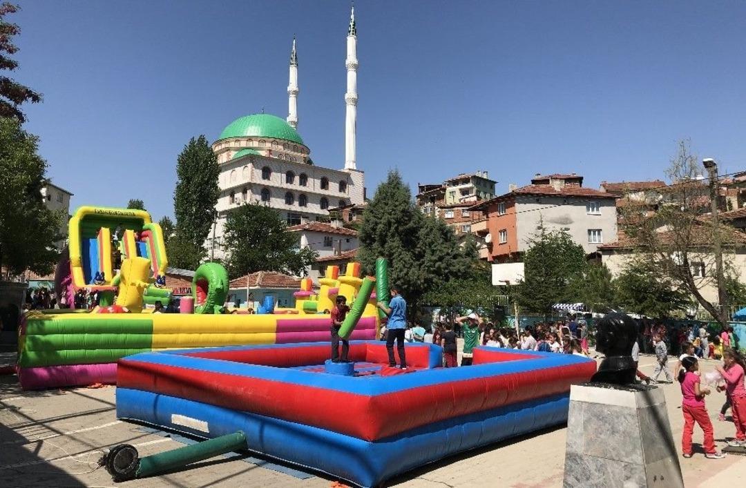 B&uuml;y&uuml;korhan&rsquo;da &Ccedil;ocuk Şenliğine B&uuml;y&uuml;k İlgi