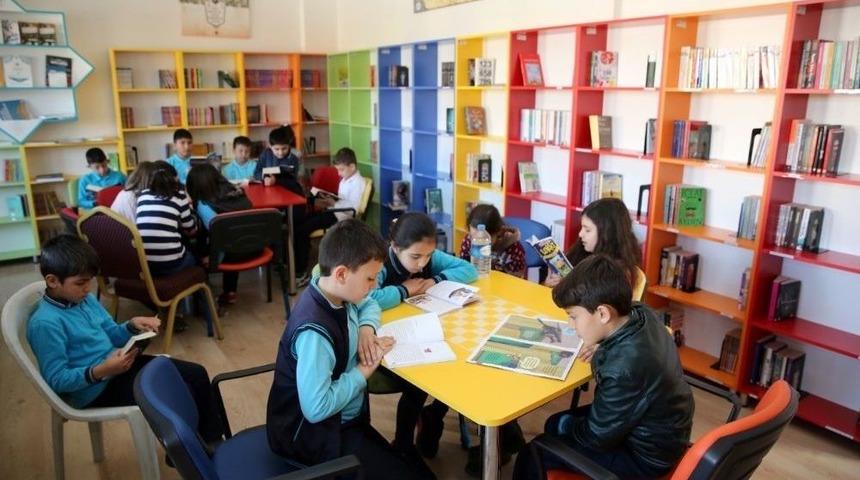 Başkan Altay: "her G&uuml;n En Az 15 Dakika &Ccedil;ocuklarımızla Birlikte Kitap Okuyalım"