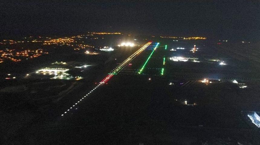 (&ouml;zel) 3. Havalimanının Gece Işıl Işıl Hali Havadan G&ouml;r&uuml;nt&uuml;lendi