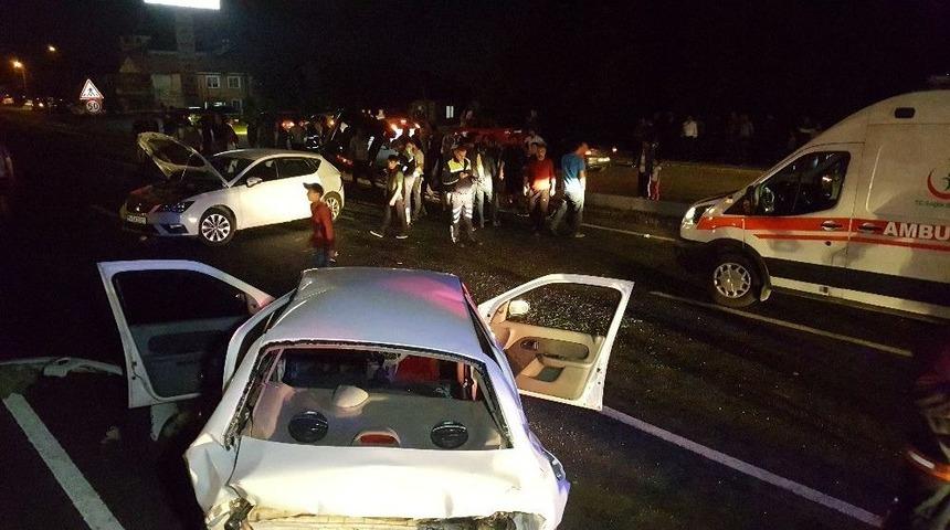 D&uuml;zce&rsquo;de Zincirleme Kaza: 4 Yaralı