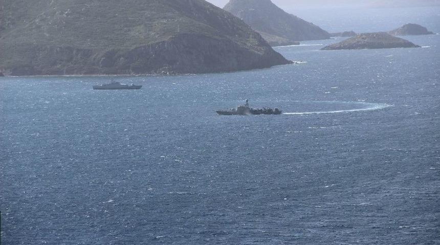 Türk Savaş Gemileri Kardak Kayalıklarından Ayrılmadı