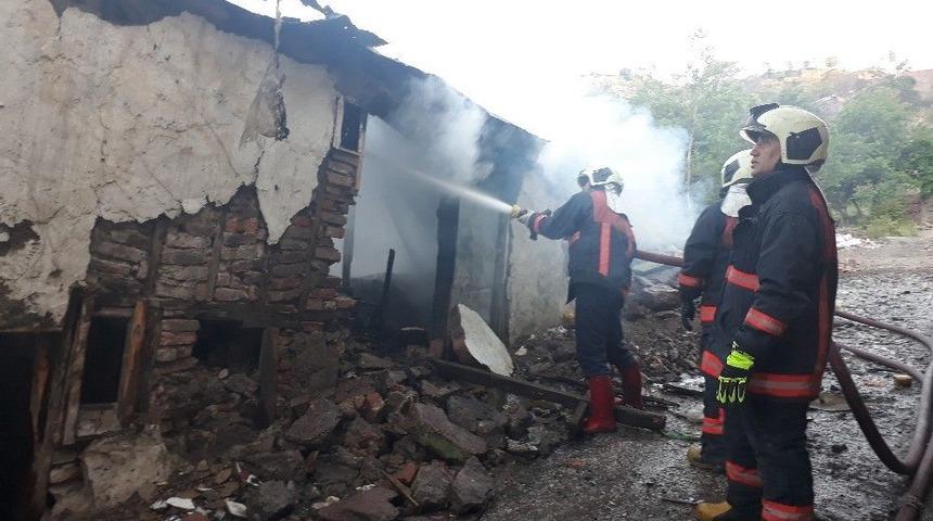 Ankara&rsquo;da İki Ayrı Noktada Yangın
