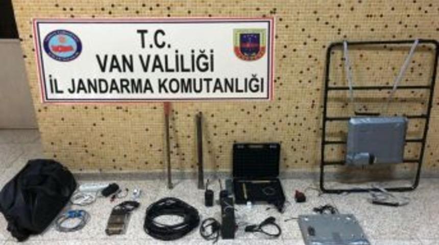 Jandarma İzinsiz Kazı Yapmak İsteyen 6 Ş&uuml;pheliyi Yakaladı