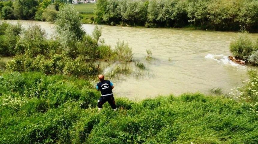 Larvalarla M&uuml;cadele Hız Kesmiyor