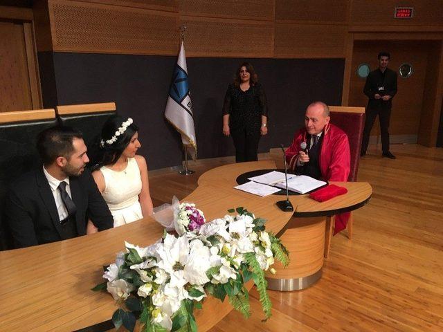 Nikahları Kıyılırken, Karikatürleri Çizildi 2