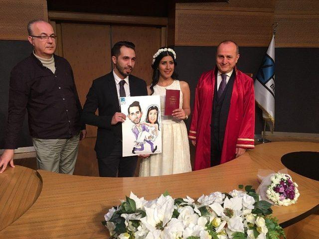 Nikahları Kıyılırken, Karikatürleri Çizildi 3