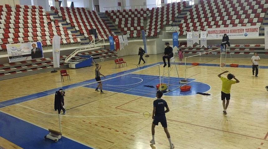 Ağrı&rsquo;da Analig Badminton Grup M&uuml;sabakaları Sona Erdi
